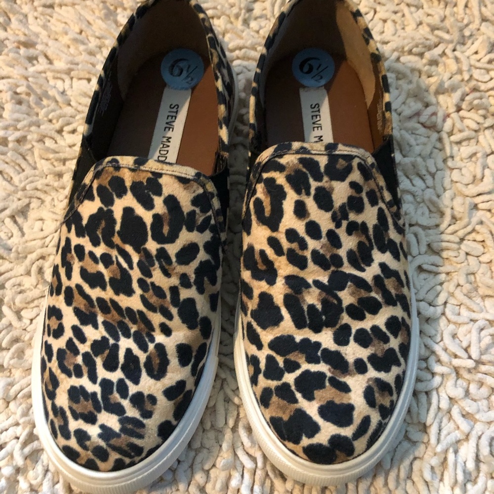 Steve Madden Leopard slide on shoes in size 6.5
